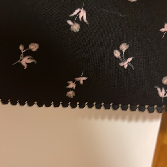 EUC Ann Taylor Pencil Skirt - 4 petite - Picture 3 of 8